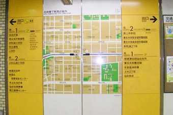 地下鉄改札出口にある地図の画像